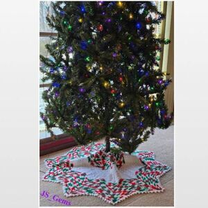 Vintage Christmas Tree Skirt Hand Crochet Snowflake Red Green White Grandma 70s